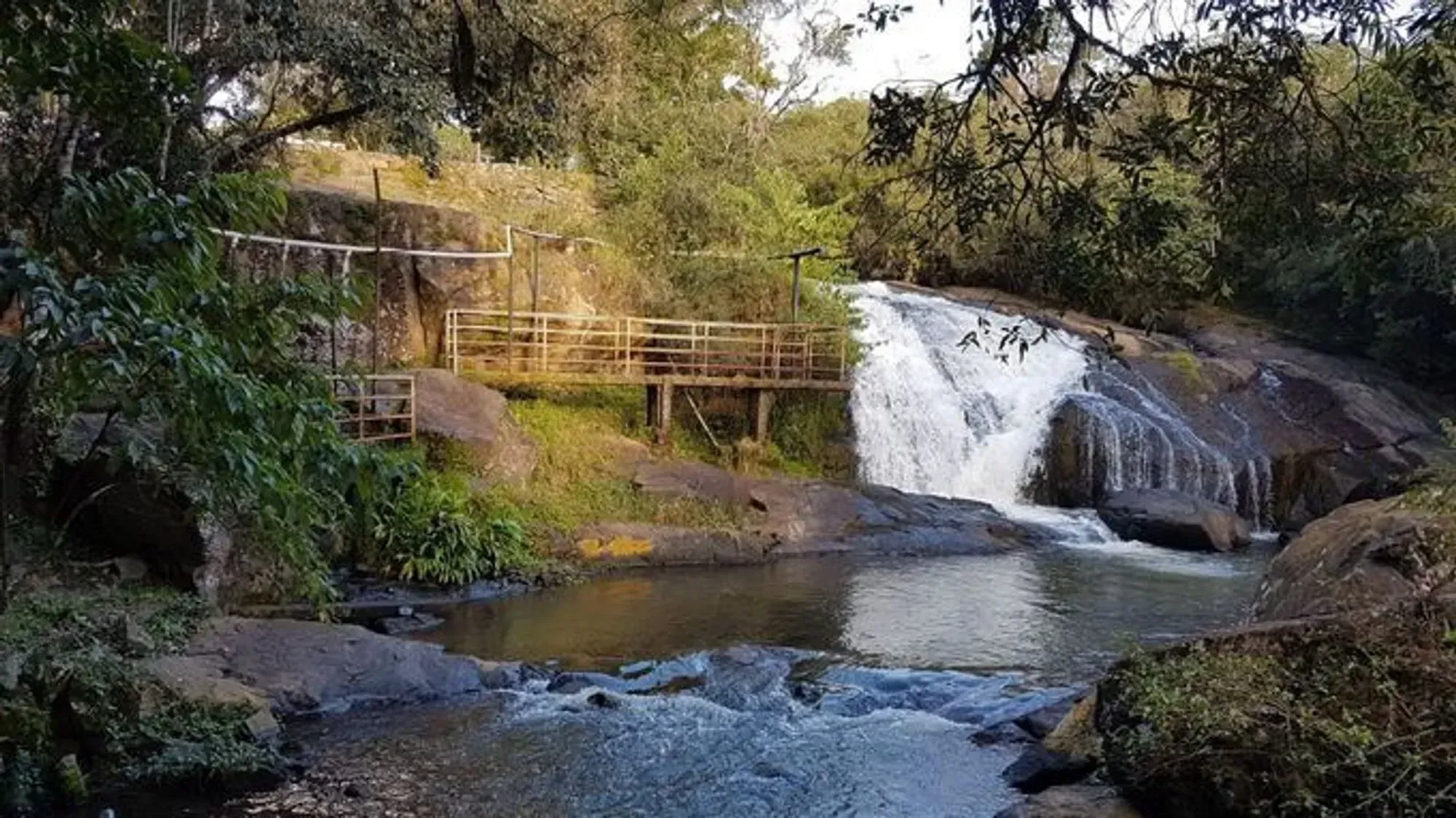 Principal queda d'água da Cascata Antônio Monteiro localizada no bairro Pocinhos do Rio Verde em Caldas - MG.